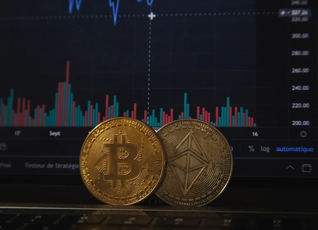메이플의 syrupBTC 비트코인 수익 상품 확장 블록체인 기반 수익과 토큰화 금융을 상징하는 이미지로 syrupBTC 확장을 표현한 이미지